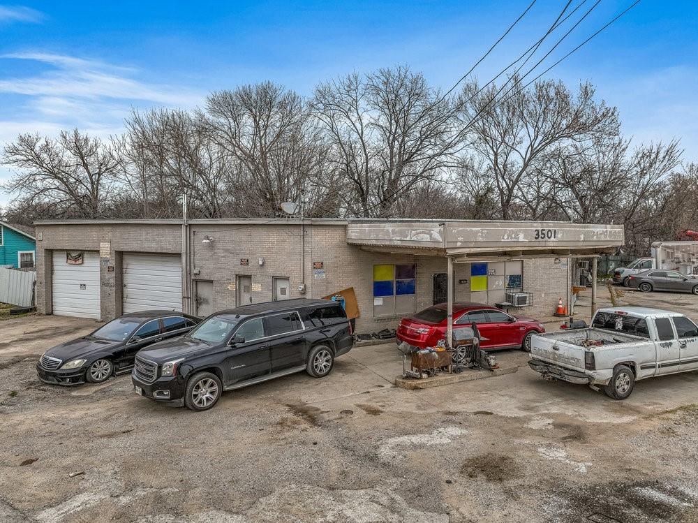 3501 E Illinois