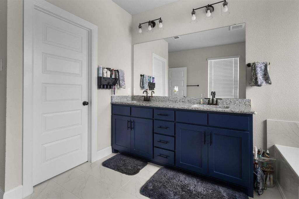 Lakeside Viridian Collins East - Residential Lease