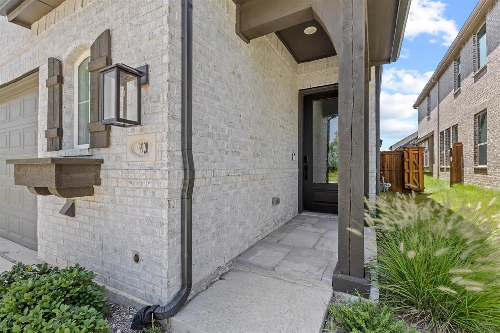 3920 Aqua Lane
