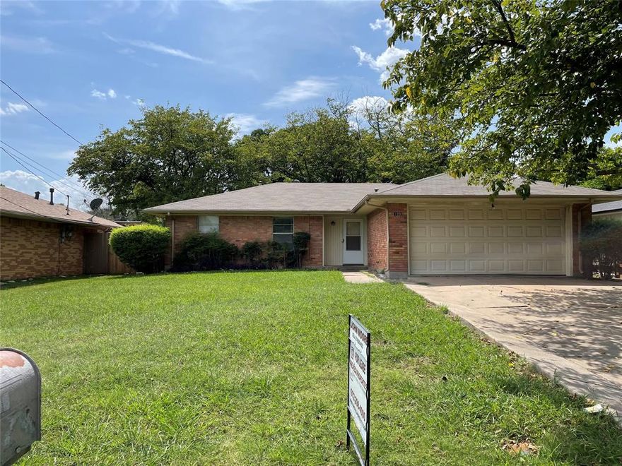 NICE 3 BED 1.5 BATH HOME WITH 2 CAR GARAGE. FRESH PAINT, RECENTLY REPLACED FLOORING.LARGE LIVING AREA OPEN TO KITCHEN. HUGE FENCED YARD IN WELL ESTABLISHED NEIGHBORHOOD. THE HOME IS CURRENTLY RENTED AS INVESTMENT HOME.  LEASE EXPIRES JULY 2026.  MONTHLY RENT IS $1750.