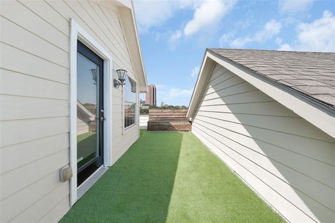 Tiny photo for 4007 Brownstone Court, Dallas, TX 75204 (MLS # 21076577)