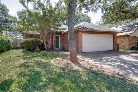 Photo of 3924 Wentworth Drive, Arlington, TX 76001 (MLS # 21243884)