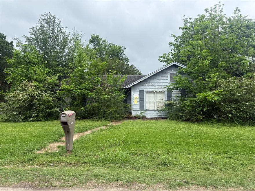 Looking for your next project?  This 3 bedroom, 2 bath dwelling might be a good option.   It is located on a great corner lot, close to schools and shopping. ******* Structure is not livable, and is in poor condition.  It is condemned and is not safe to go inside. The roof has large holes in it and the floors have rotted in some areas.  Could be a tear down, or the right person might be able to bring it back to life.