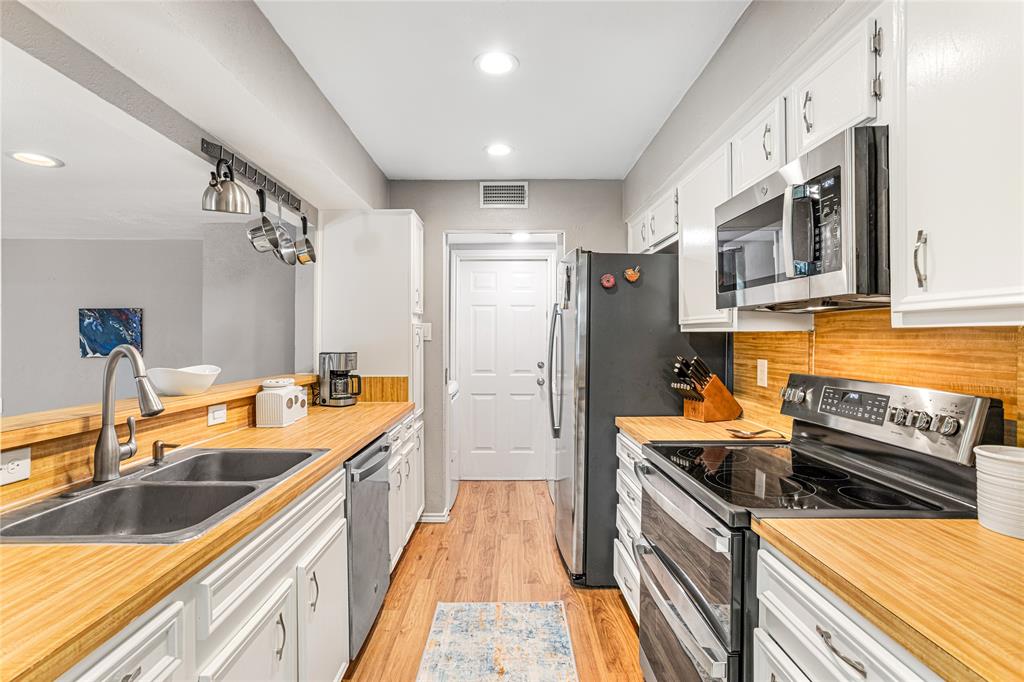 Country Place Twnhs 01 - Residential