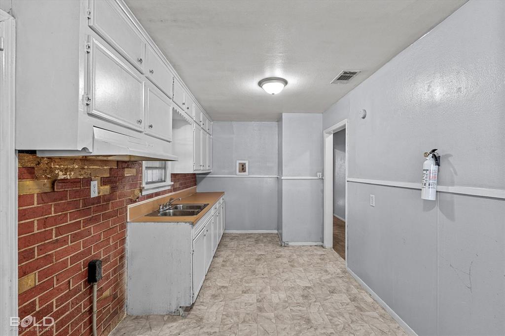 E Sunset Acres Sub - Residential Lease