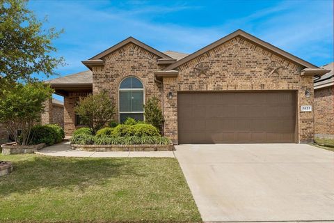 Photo of 1021 Brownford Drive, Fort Worth, TX 76028 (MLS # 21225462)