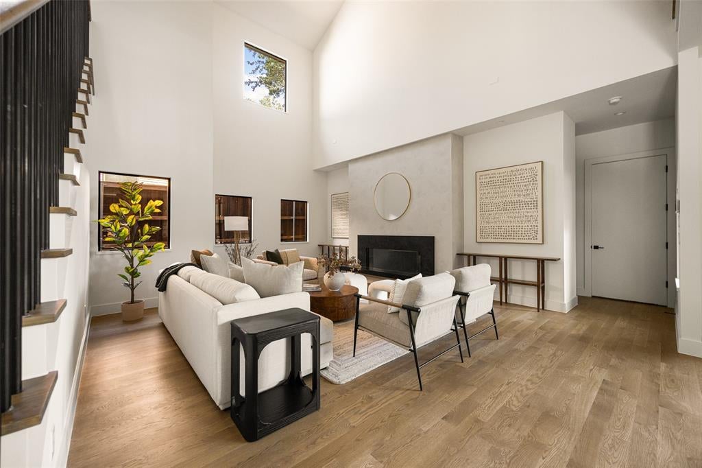 7115 Casa Loma Avenue