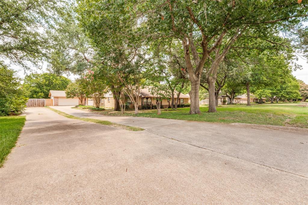 405 Shadowwood Trail