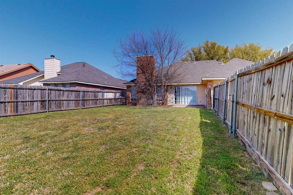 202 W Willow Creek Drive