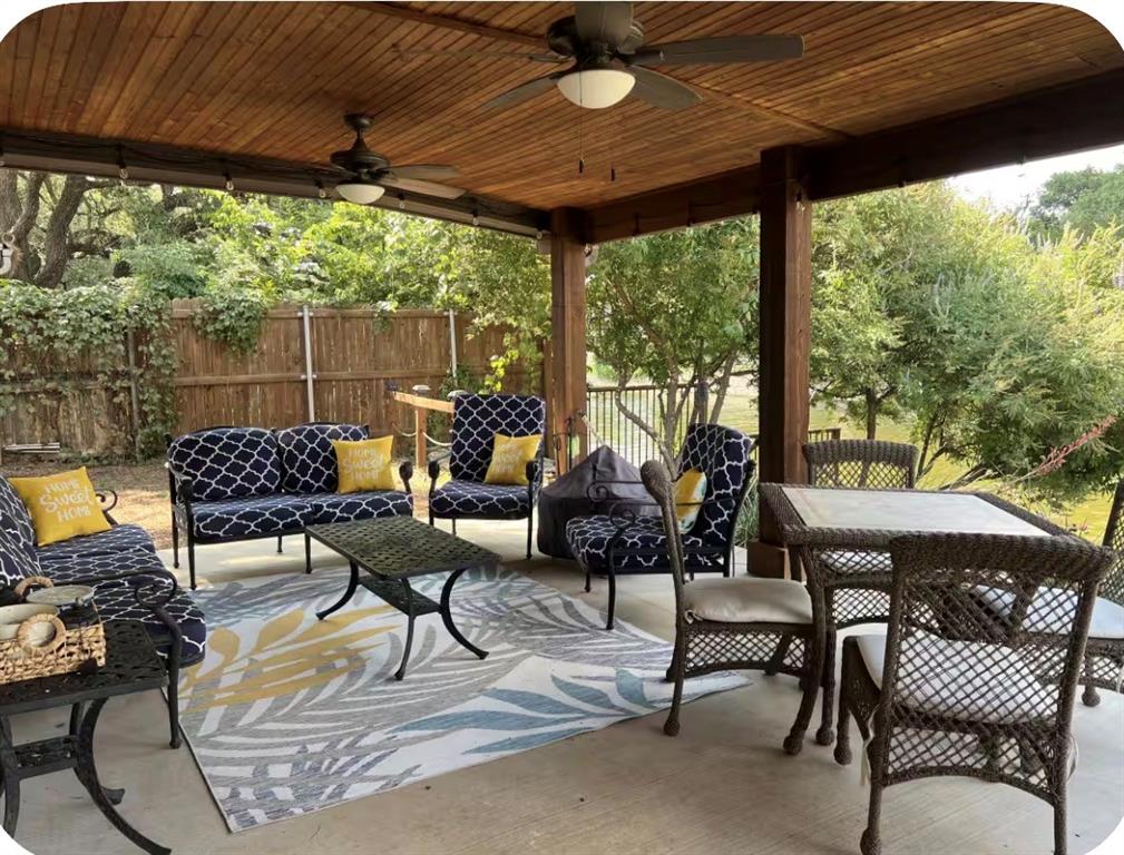 422 granada calle Court