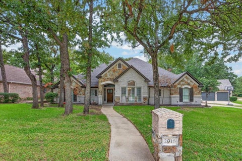 Photo of 2016 Spinnaker Lane, Azle, TX 76020 (MLS # 21407315)