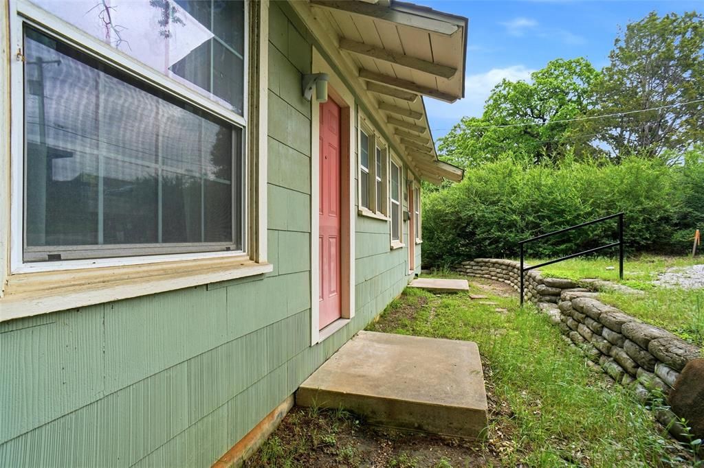 Photo of 1402 Congress Street, Denton, TX 76201 (MLS # 21251840)