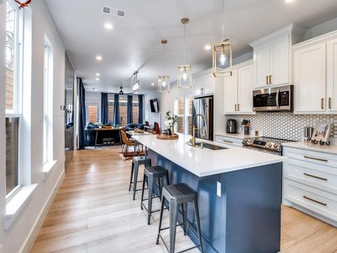 1960 Toronto Street Dallas TX 75212