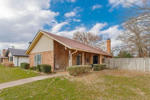 A home in Lindale