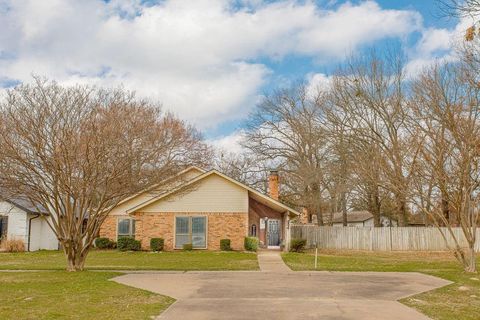 A home in Lindale