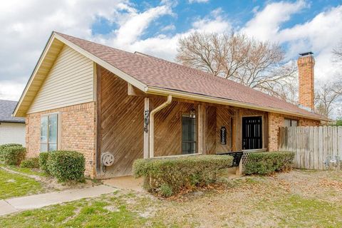 A home in Lindale