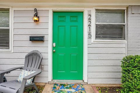 Photo of 2215 5th Avenue, Fort Worth, TX 76110 (MLS # 21275585)