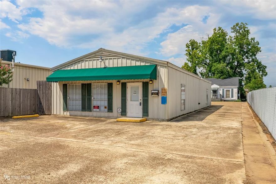 Great visibility on Benton Rd! This sale includes both buildings- 1621 and 1623 Benton Rd. Front building previously used as CPA office and back building was previously used as a screen printing business.