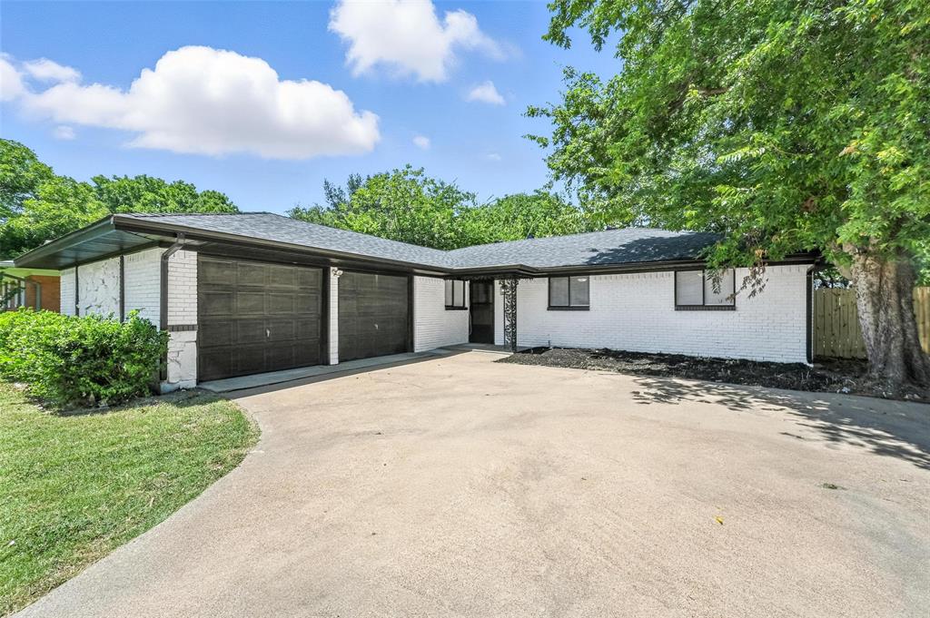 214 W Dorris Drive