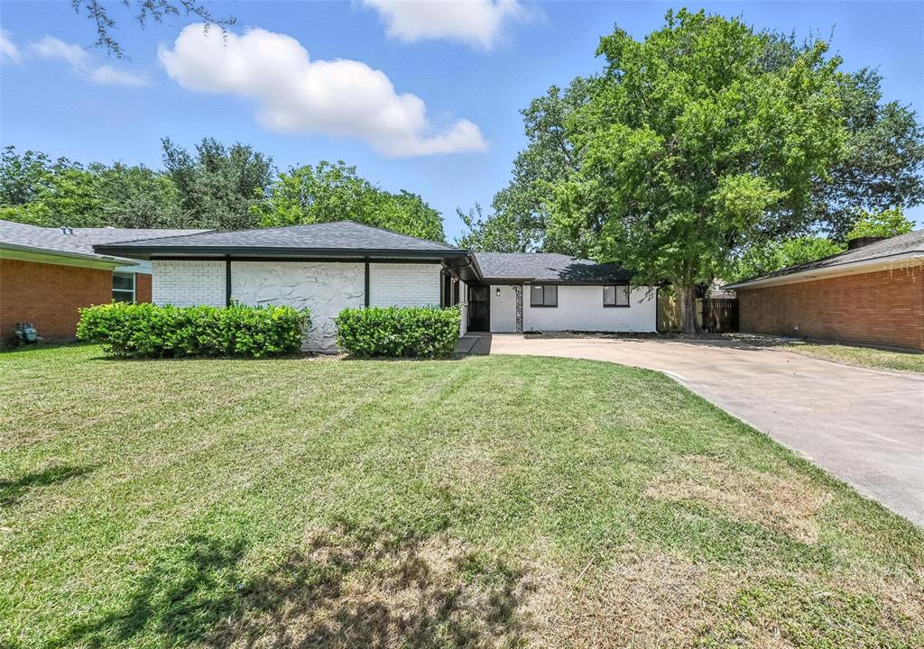 214 W Dorris Drive