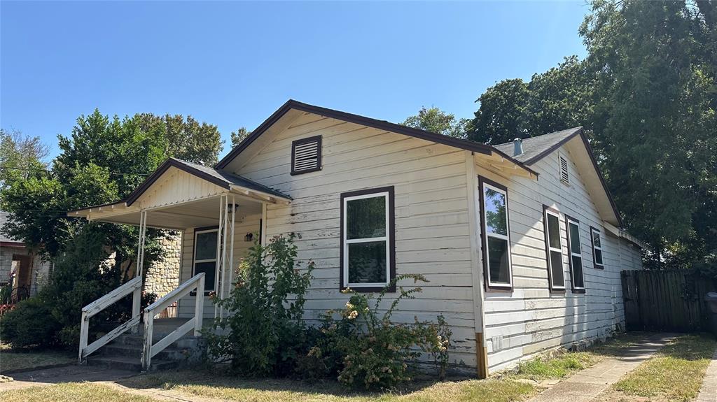 Photo of 3911 Kynard Street, Dallas, TX 75215 (MLS # 21349604)