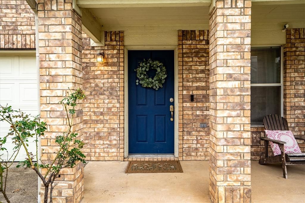 Photo of 1736 White Feather Lane, Fort Worth, TX 76131 (MLS # 21249487)