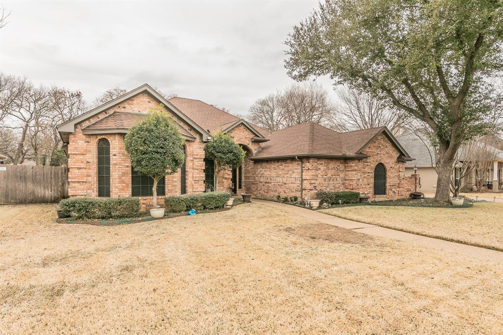 808 Majestic Oaks Court
