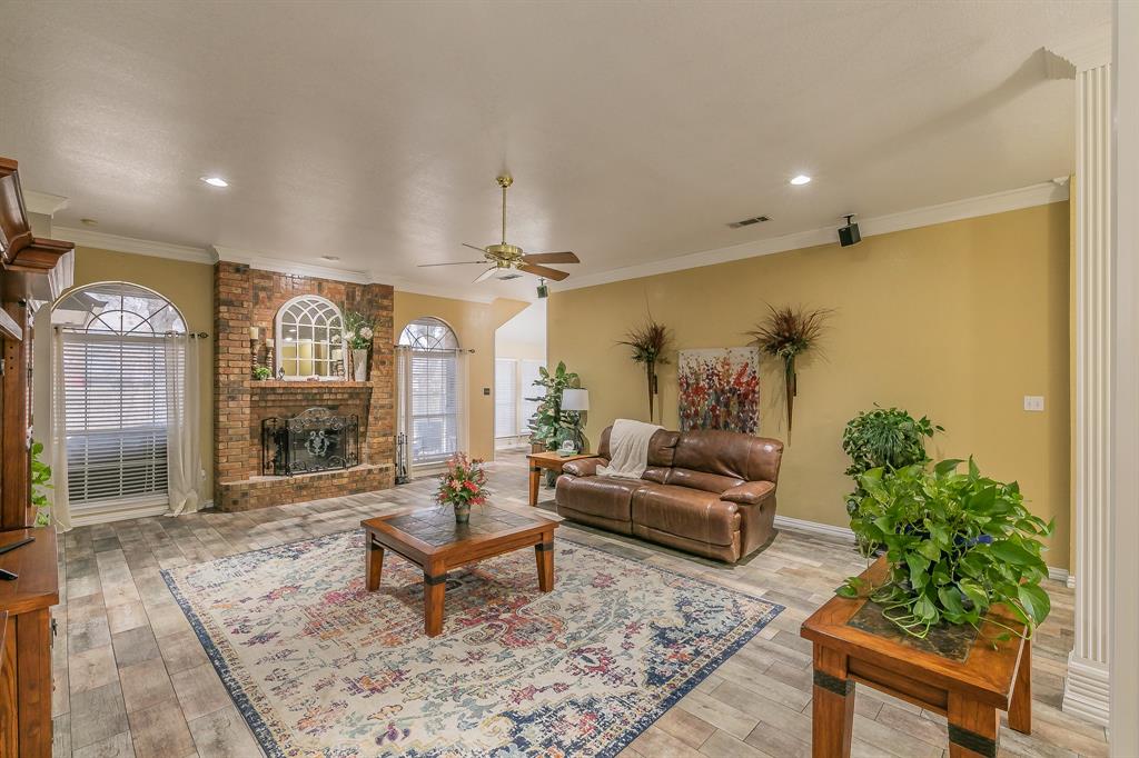 808 Majestic Oaks Court