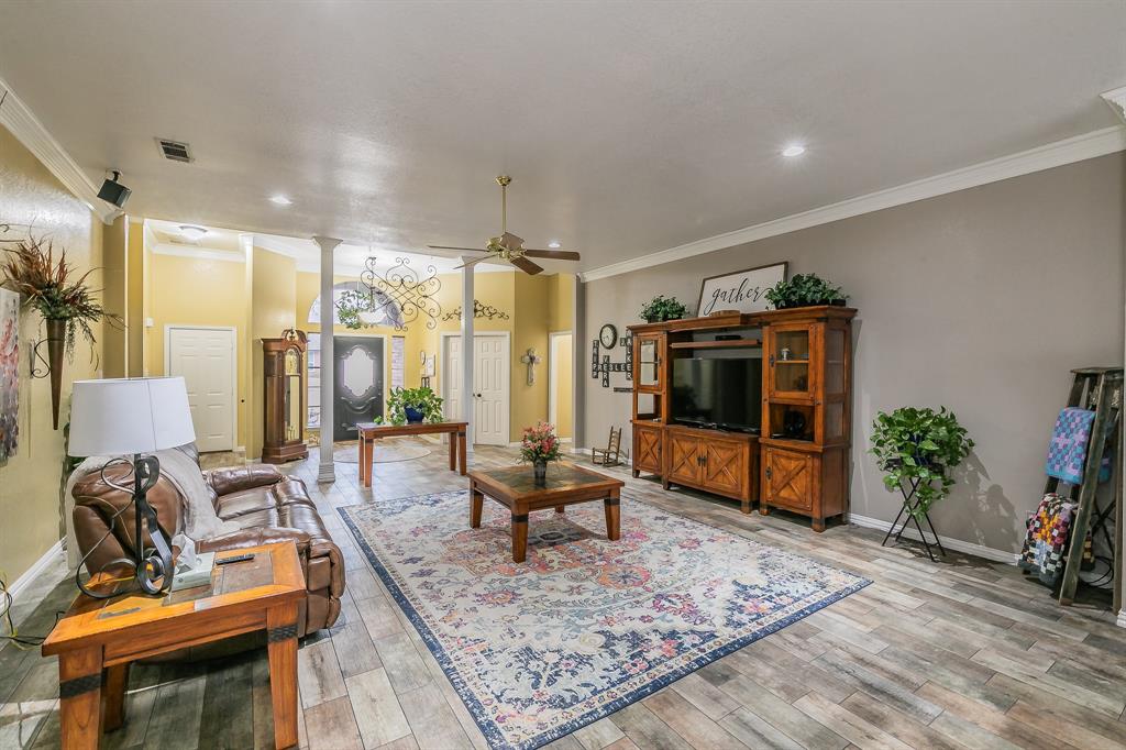 808 Majestic Oaks Court