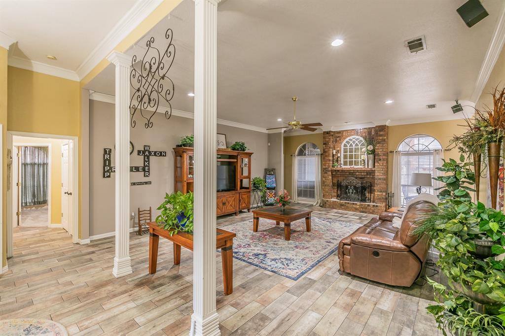 808 Majestic Oaks Court
