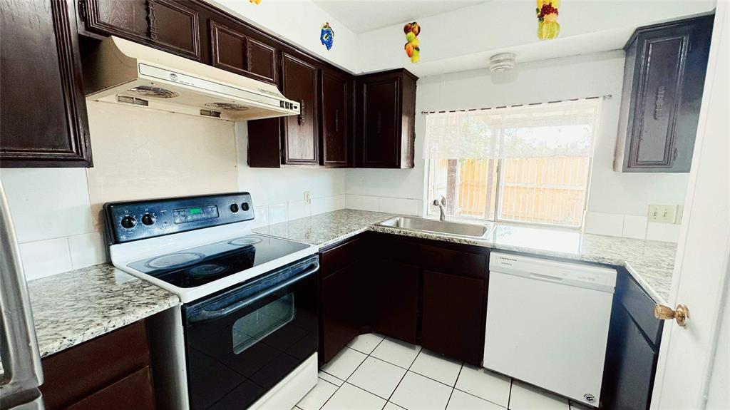 Las Brisas - Residential