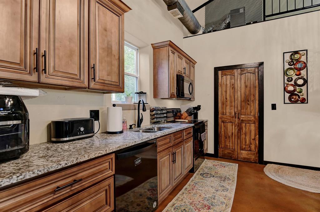 De Los Santos G - Residential Lease