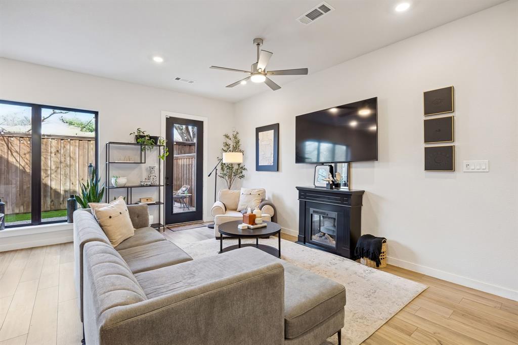 Fort Worth Ave Twnhms - Residential