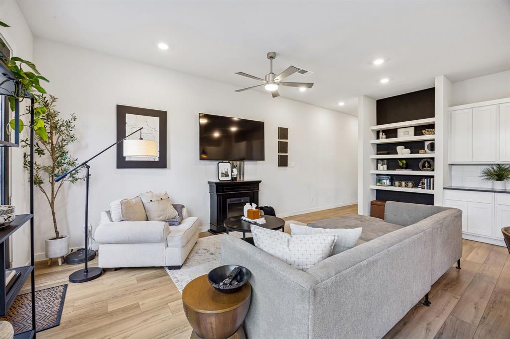 Fort Worth Ave Twnhms - Residential