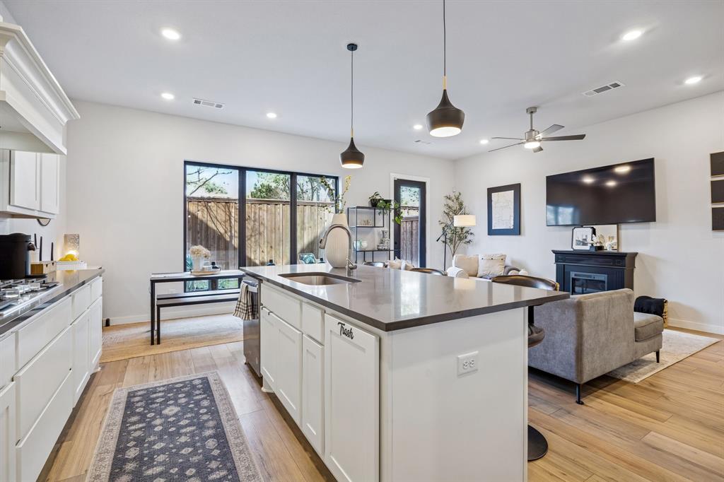 Fort Worth Ave Twnhms - Residential