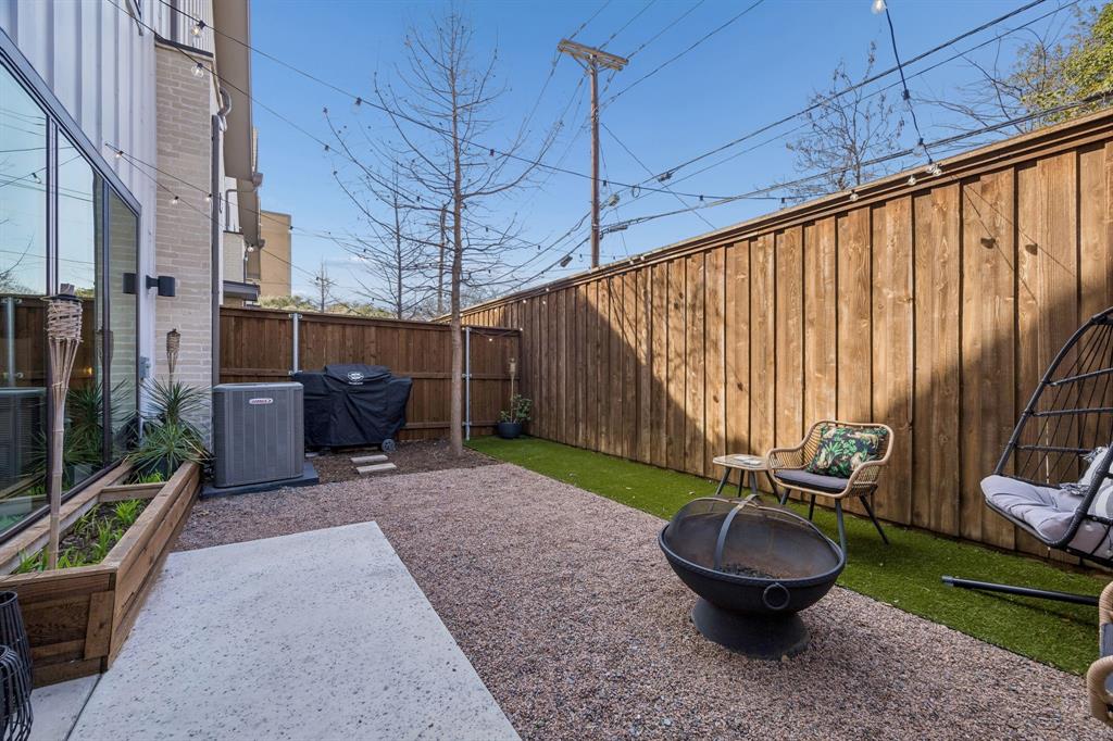 Fort Worth Ave Twnhms - Residential