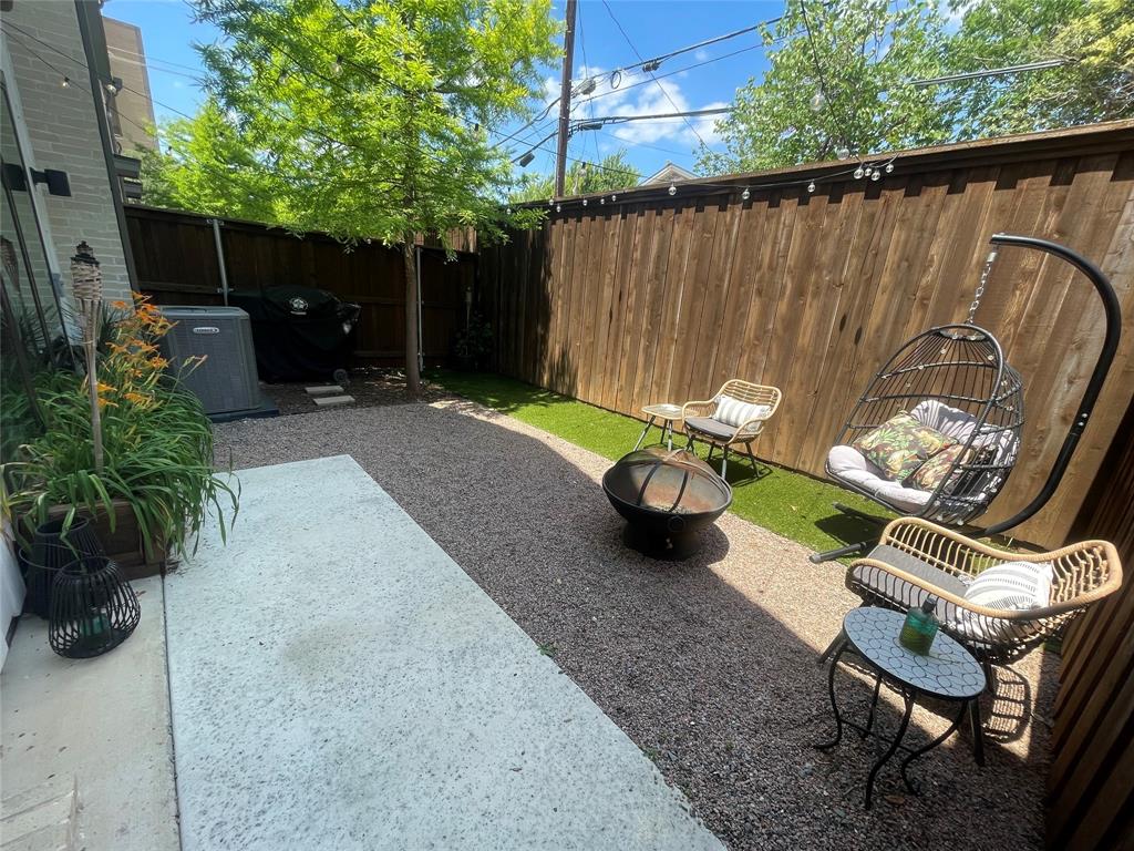Fort Worth Ave Twnhms - Residential