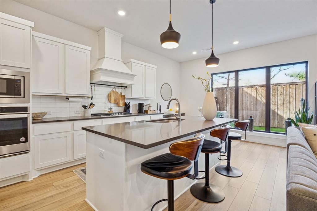 Fort Worth Ave Twnhms - Residential