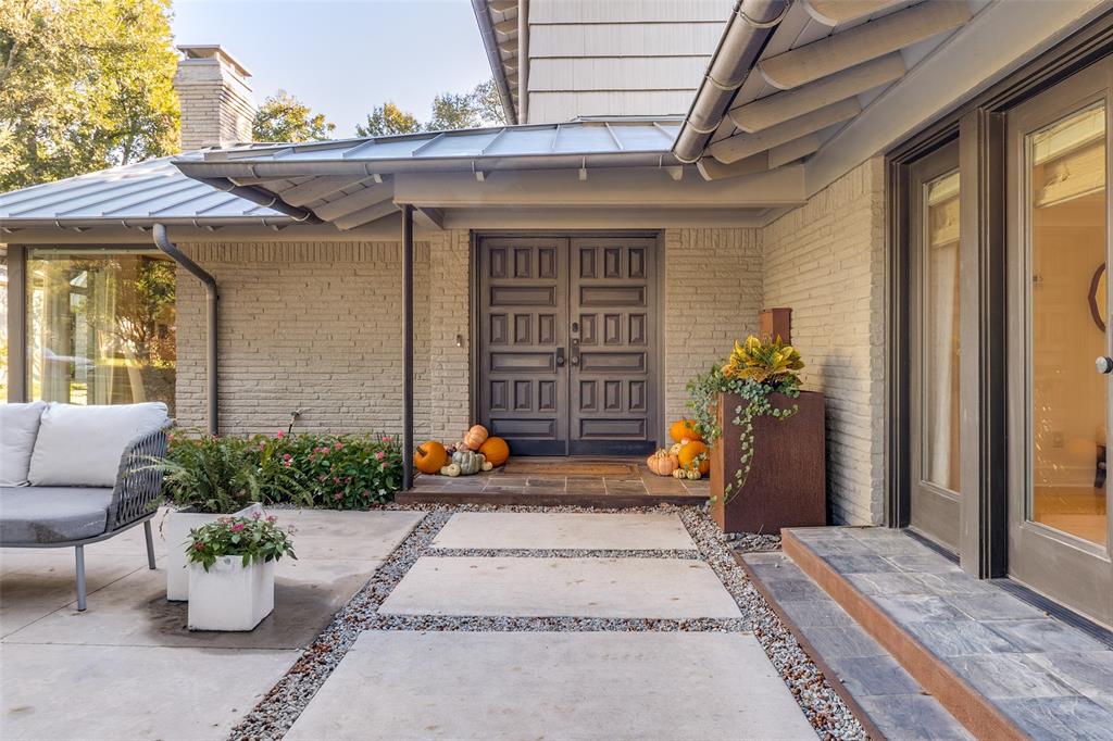 5526 W University Boulevard