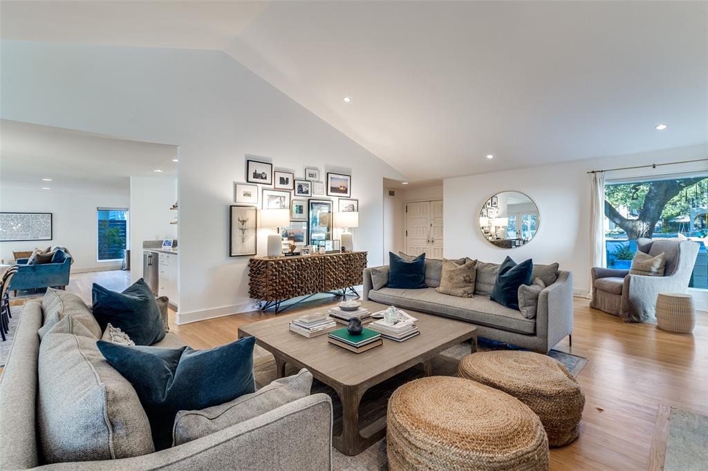 5526 W University Boulevard