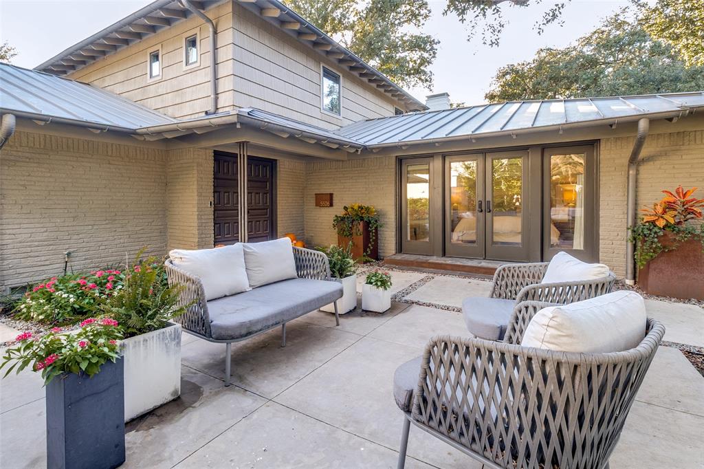 5526 W University Boulevard