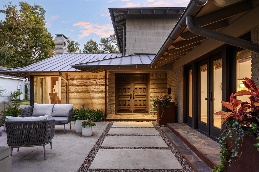 5526 W University Boulevard