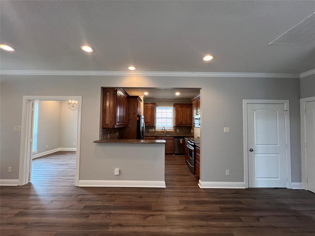 4916 Ridglea Hills Court