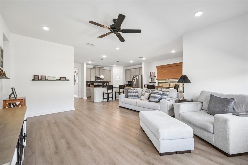 1612 Elle Lane