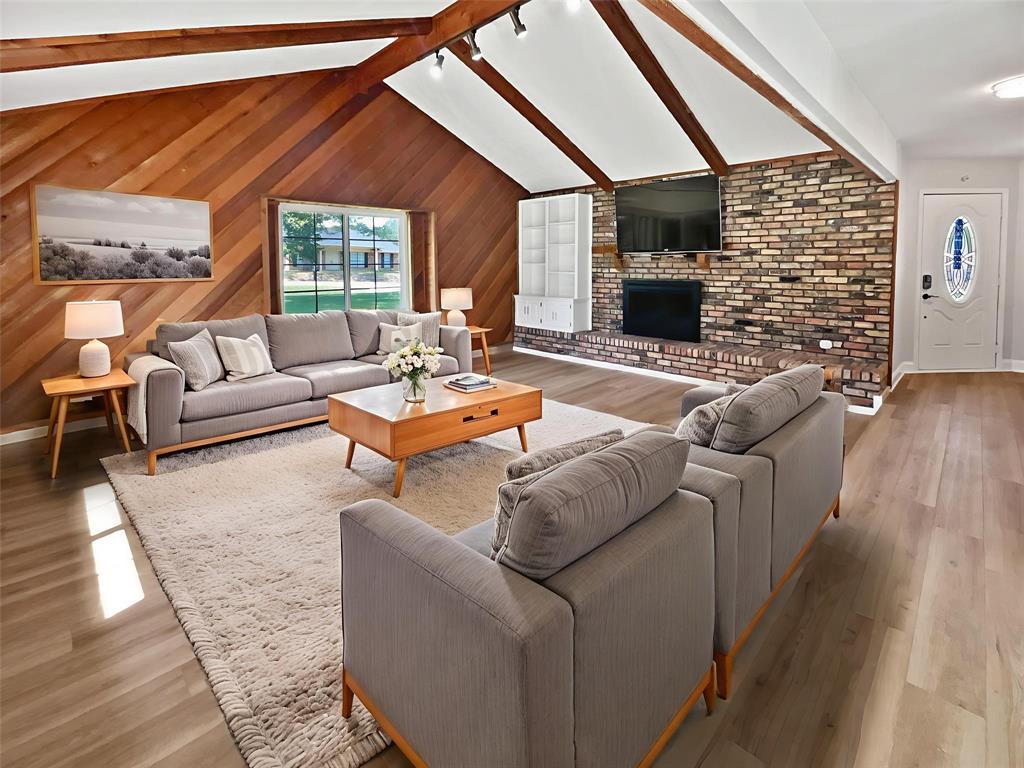 300 Woodland Trail