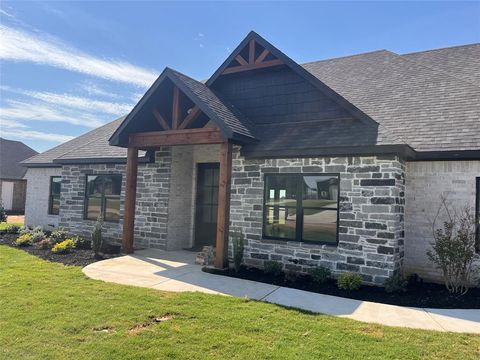Photo of 1404 Dixie Estates Way, Whitesboro, TX 76273 (MLS # 21150638)