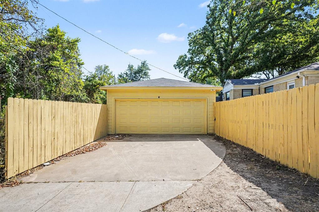 910 Reverchon Drive