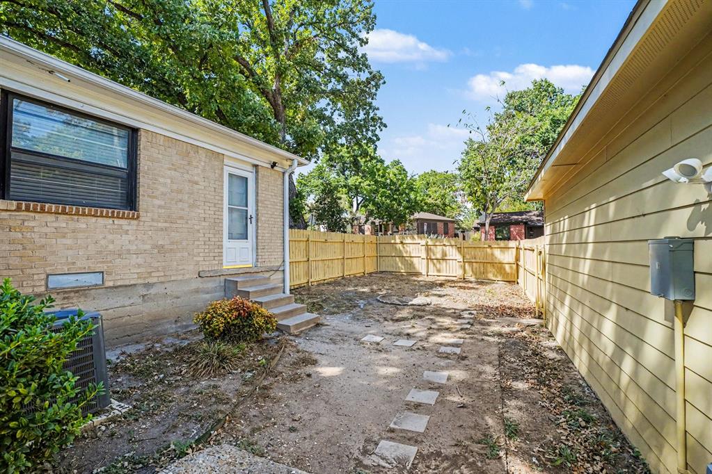 910 Reverchon Drive