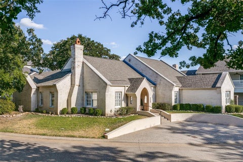 Photo of 1208 Kelpie Court, Fort Worth, TX 76111 (MLS # 21384209)