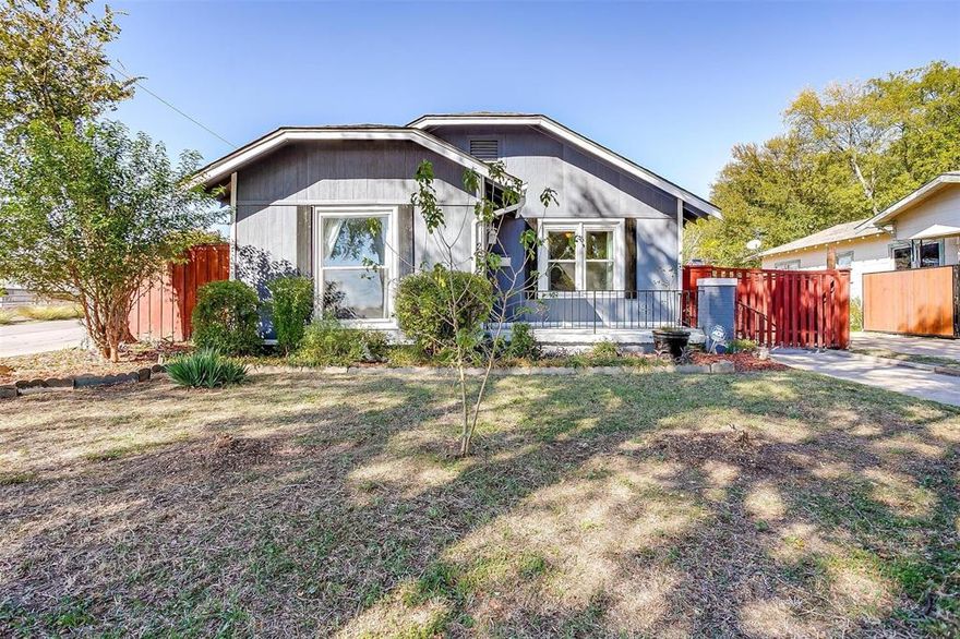 Motivated Seller!!! Welcome to this beautifully well-kept 2 bedroom, 2 bathroom home that is conveniently located near downtown Fort Worth and just 30 minutes from Dallas. As you walk in, you will immediately notice the beautiful original red oak floors and the open floorplan. The kitchen features new cabinets, an island, granite countertops, a gas range, and a walk in pantry. Both bedrooms feature en-suite bathrooms that have been beautifully remodeled. One of the bedrooms also incudes a large walk in closet. The large sunroom has washer and dryer connections and room for an additional freezer. Enjoy your evening in the sunporch or relaxing in the fully fenced in backyard.